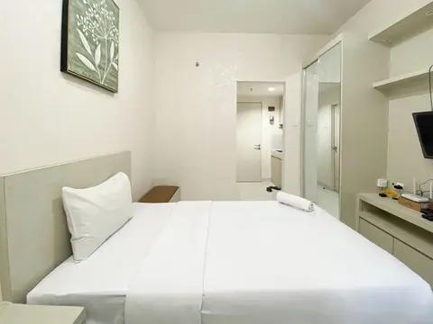 Minimalist And Homey Studio Room At Amartha View Apartment — фото 1