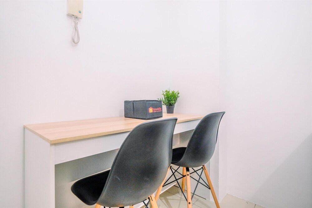 Джакарта: Brand New And Comfort 2Br At Bassura City Apartment