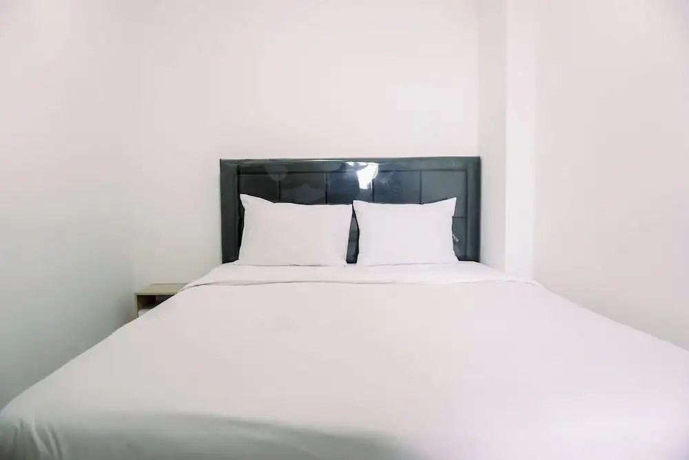 Джакарта: Comfort And Homey 2Br Belmont Residence Puri Apartment