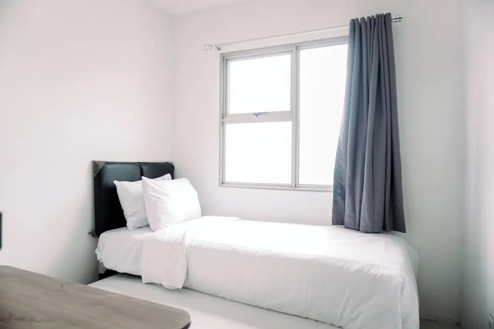 Джакарта: Comfort And Homey 2Br Belmont Residence Puri Apartment