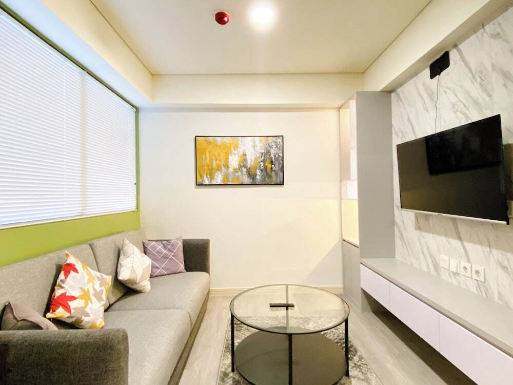 Сибату: Best Homey 2Br At Meikarta Apartment