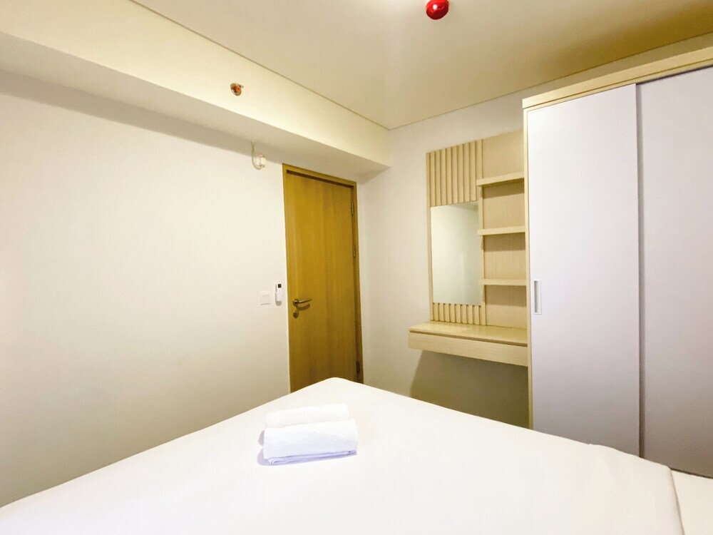 Сибату: Best Homey 2Br At Meikarta Apartment