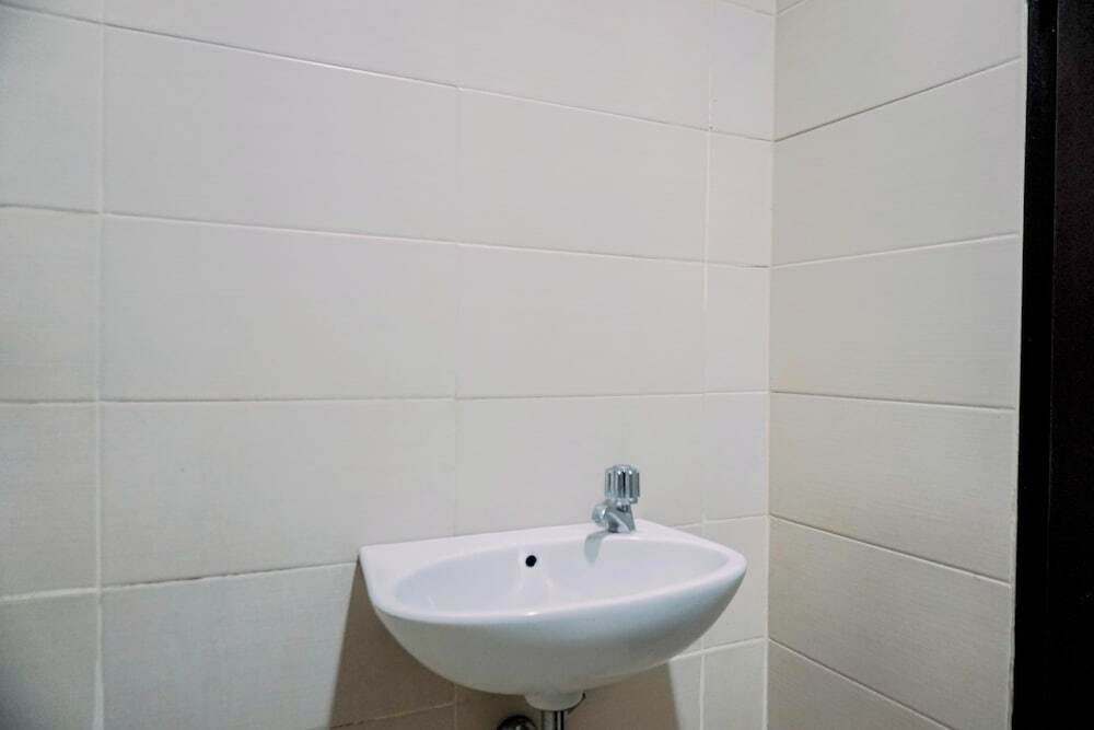 Джакарта: Great Deal And Homey 1Br Apartment Belmont Residence Puri