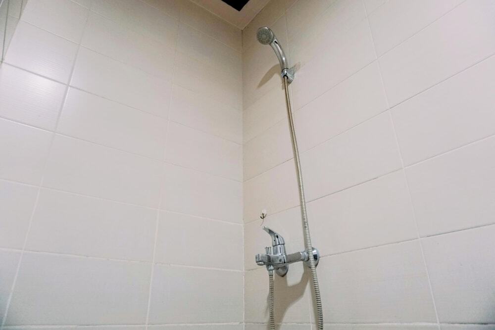 Джакарта: Great Deal And Homey 1Br Apartment Belmont Residence Puri