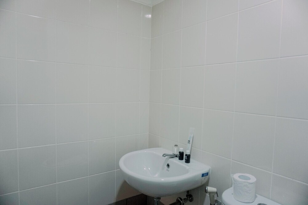 Южный Тангеранг: Comfort Stay 1Br At Akasa Pure Living Bsd Apartment