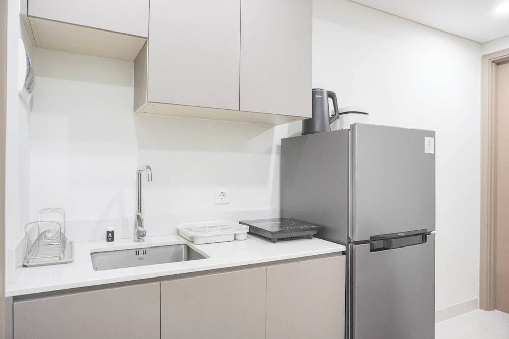 Джакарта: Scenic And Homey 1Br Gold Coast Apartment Near Pik