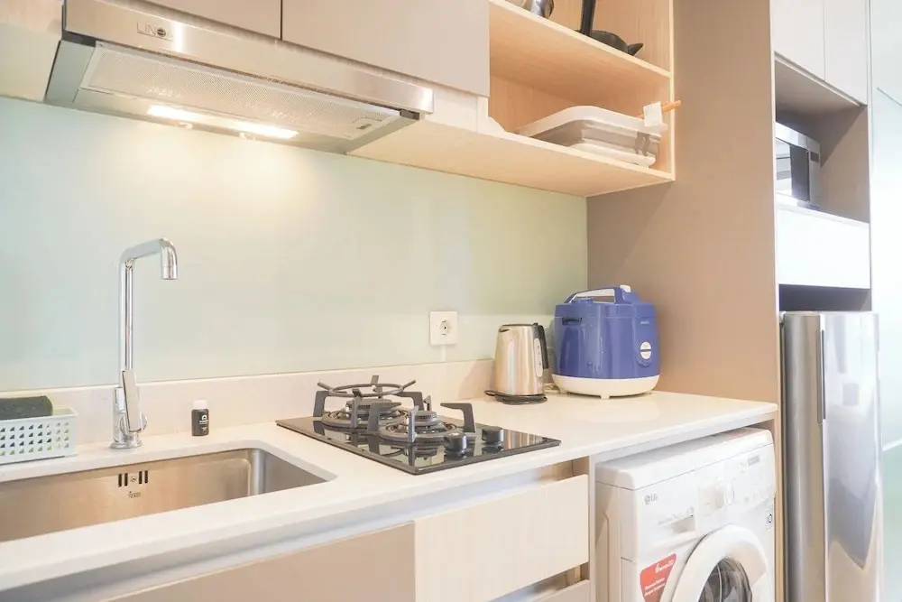 Джакарта: Cozy Stay Studio At Gold Coast Apartment