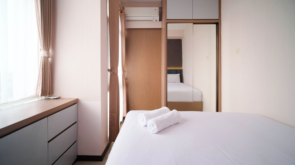 Сурабая: Spacious 2Br Combine Unit At Bale Hinggil Apartment