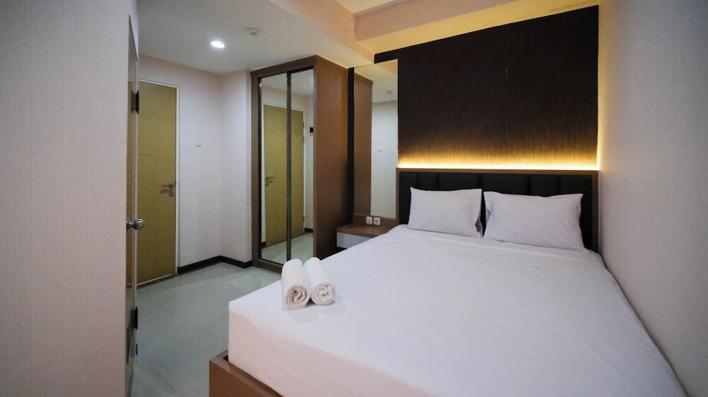 Сурабая: Spacious 2Br Combine Unit At Bale Hinggil Apartment