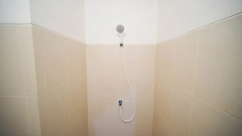 Сурабая: Spacious 2Br Combine Unit At Bale Hinggil Apartment