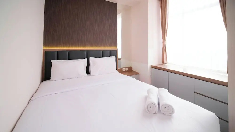 Сурабая: Spacious 2Br Combine Unit At Bale Hinggil Apartment