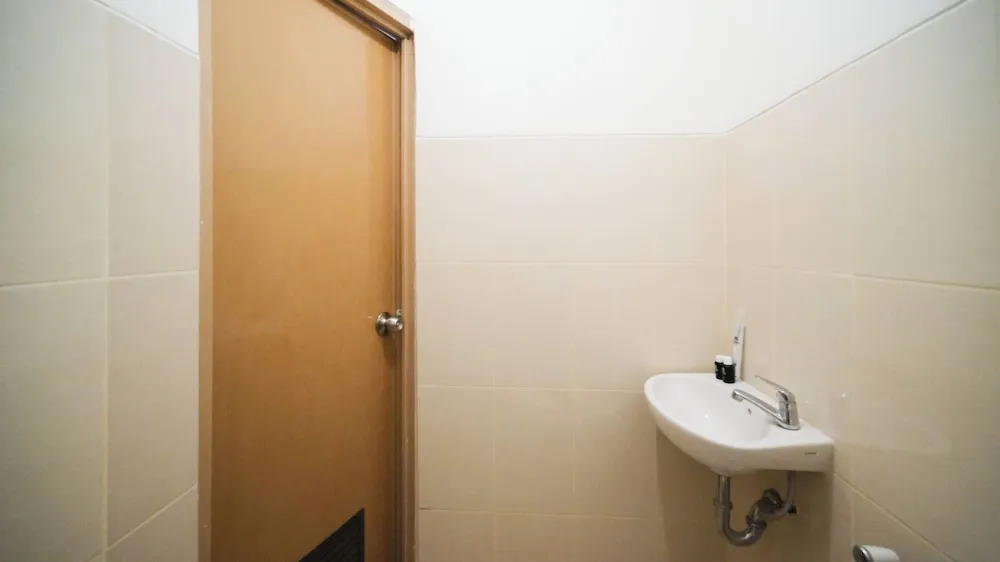 Сурабая: Spacious 2Br Combine Unit At Bale Hinggil Apartment