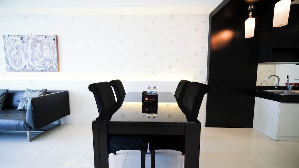 Сурабая: Spacious And Strategic 2Br Apartment At Trillium Residence