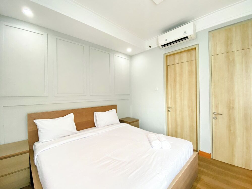 Чикаранг: Comfort 2Br At Crown Court Executive Condominium Apartment