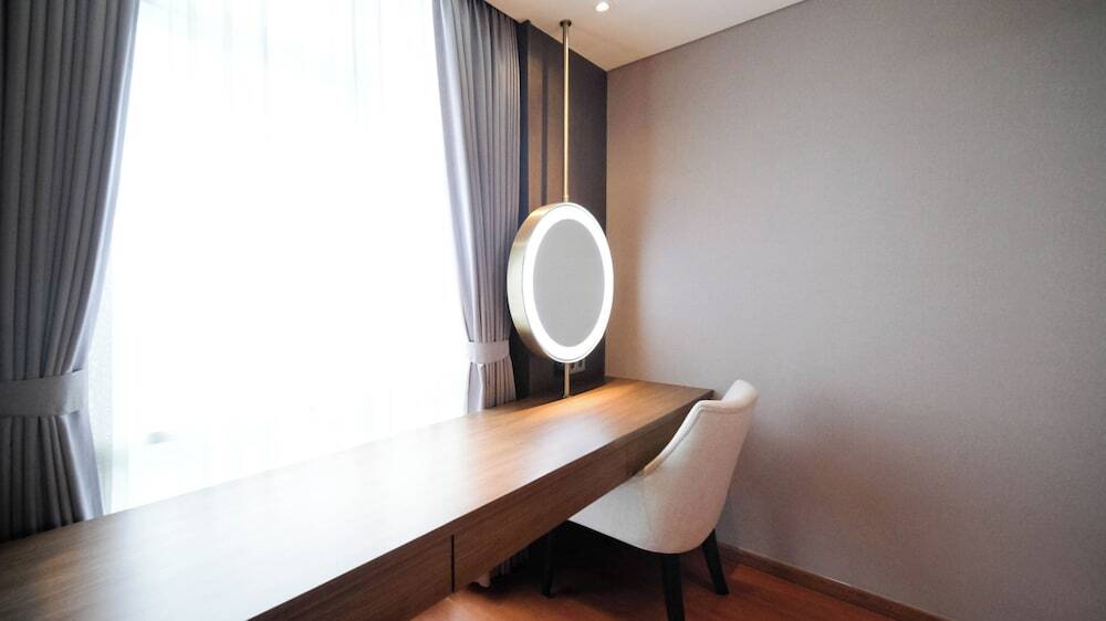 Сурабая: Modern And Cozy 2Br At Grand Sungkono Lagoon Apartment