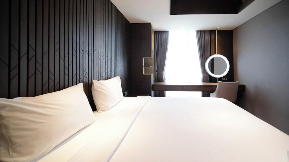 Сурабая: Modern And Cozy 2Br At Grand Sungkono Lagoon Apartment