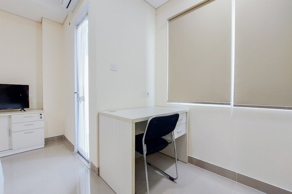 Legok: Comfort And Homey Studio Apartment At B Residence