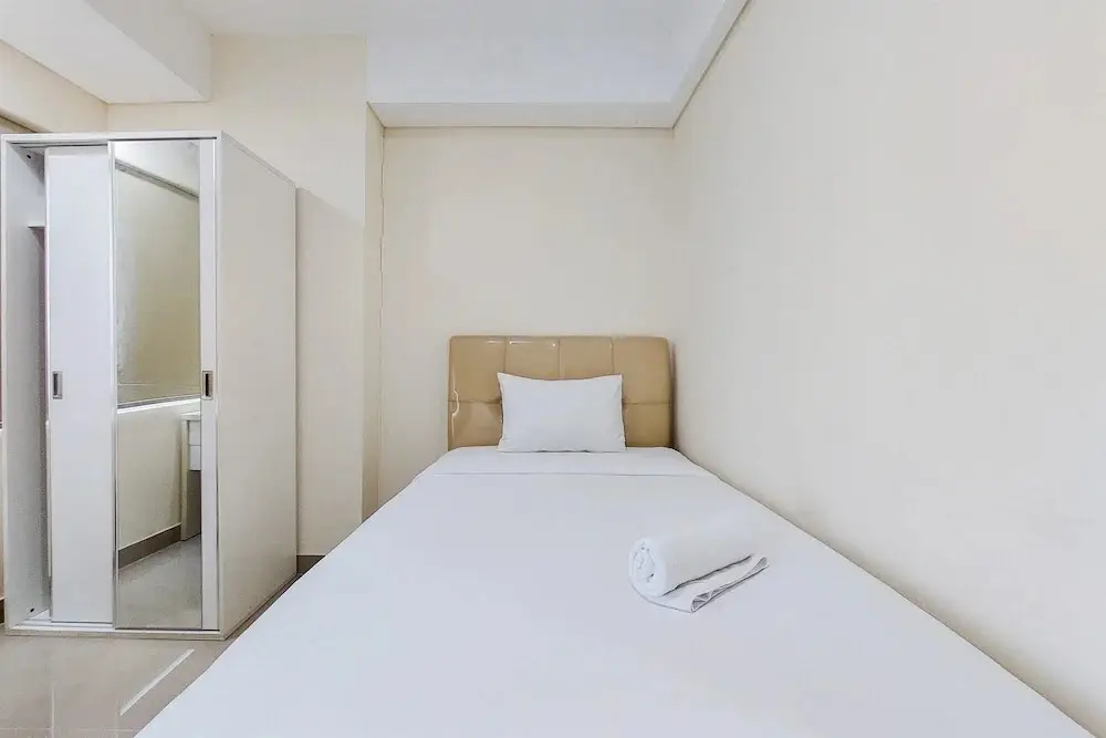 Legok: Comfort And Homey Studio Apartment At B Residence