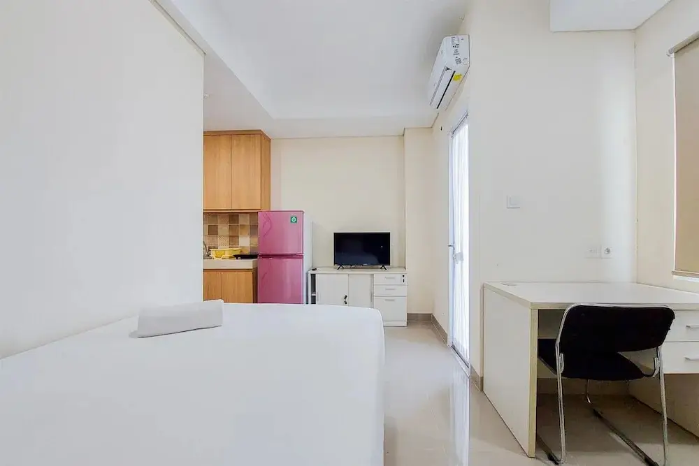 Legok: Comfort And Homey Studio Apartment At B Residence