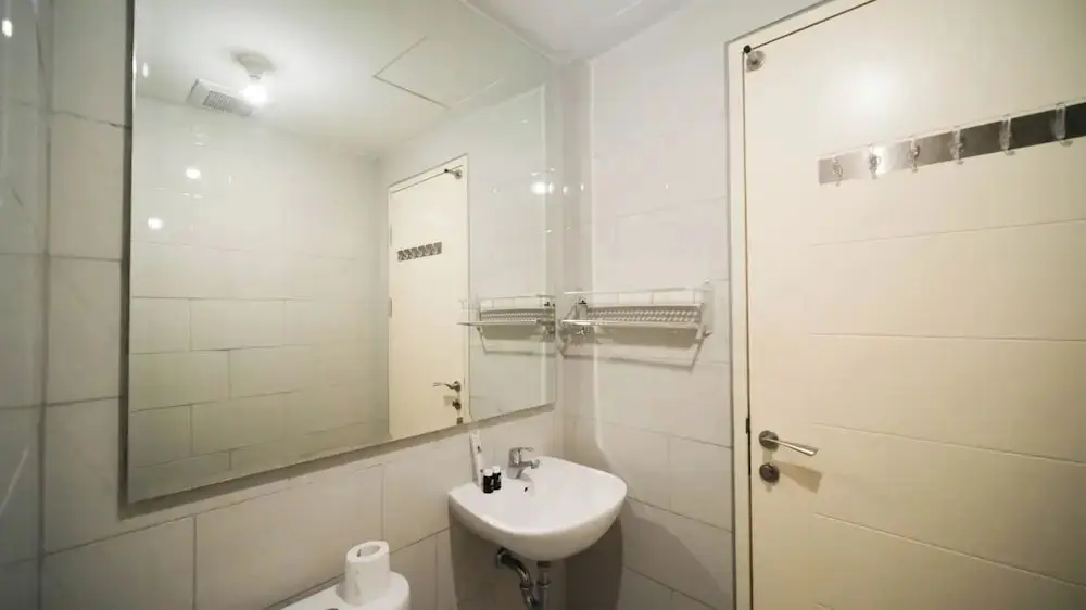 Сурабая: Cozy And Homey 2Br At Benson Supermall Mansion Apartment