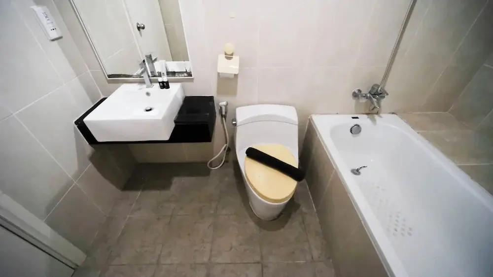 Сурабая: Good Location And Spacious 3Br Apartment At Trillium Residence