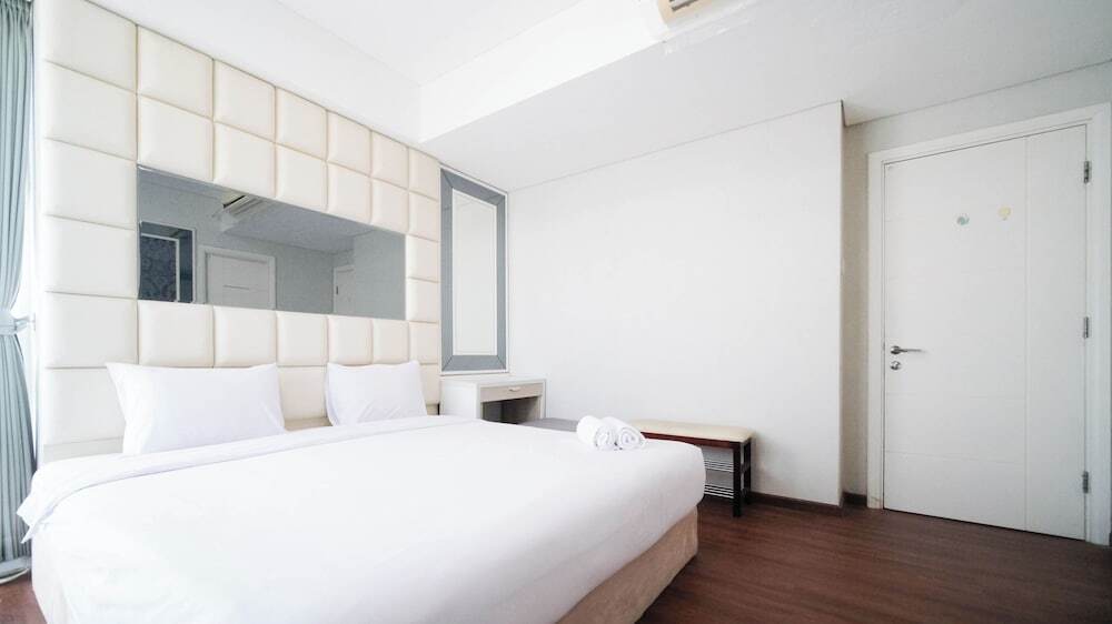 Сурабая: Good Location And Spacious 3Br Apartment At Trillium Residence