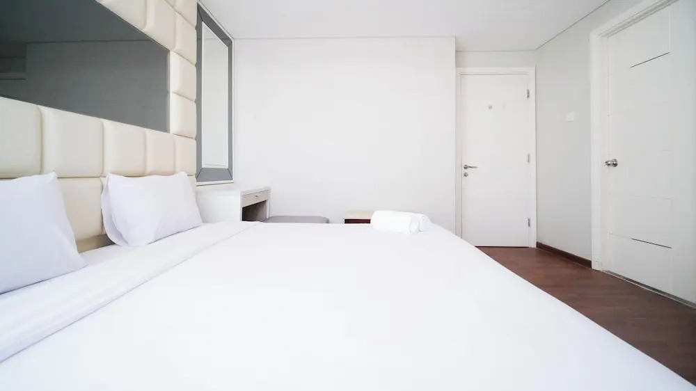 Сурабая: Good Location And Spacious 3Br Apartment At Trillium Residence