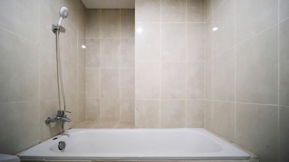 Сурабая: Good Location And Spacious 3Br Apartment At Trillium Residence