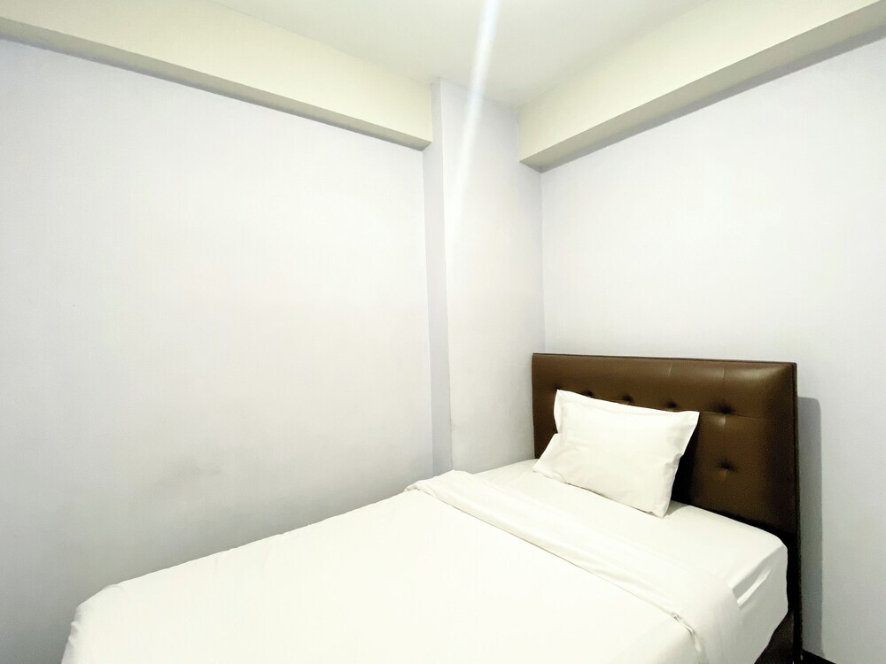 Бекаси: Homey and Cozy Living 2BR Lagoon Bekasi Town Square Apartment