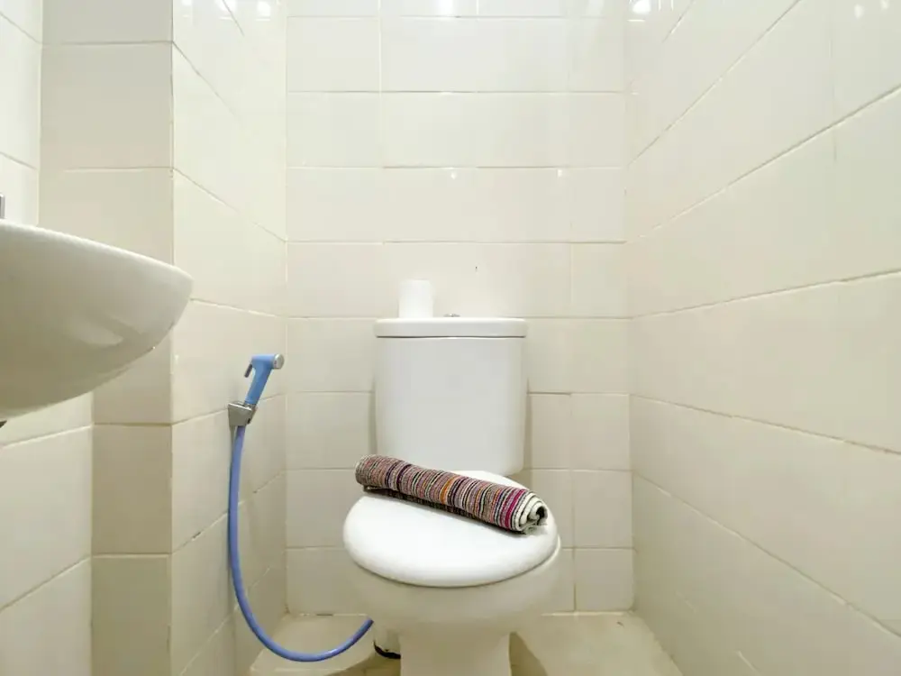 Бекаси: Homey and Cozy Living 2BR Lagoon Bekasi Town Square Apartment