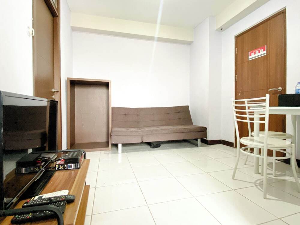 Бекаси: Homey and Cozy Living 2BR Lagoon Bekasi Town Square Apartment