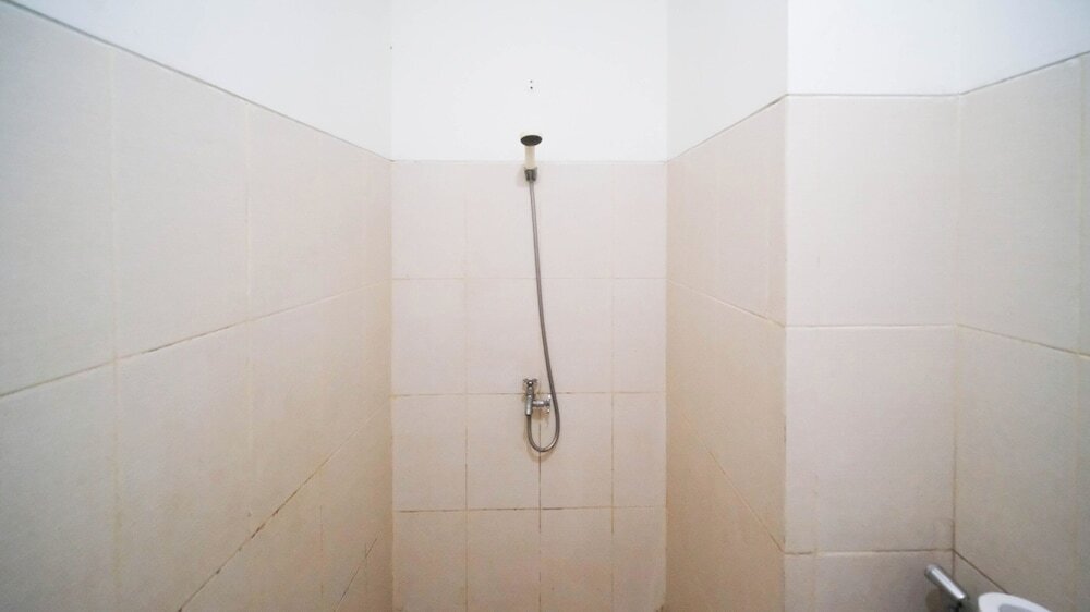 Сурабая: Best Choice And Homey Studio At Bale Hinggil Apartment