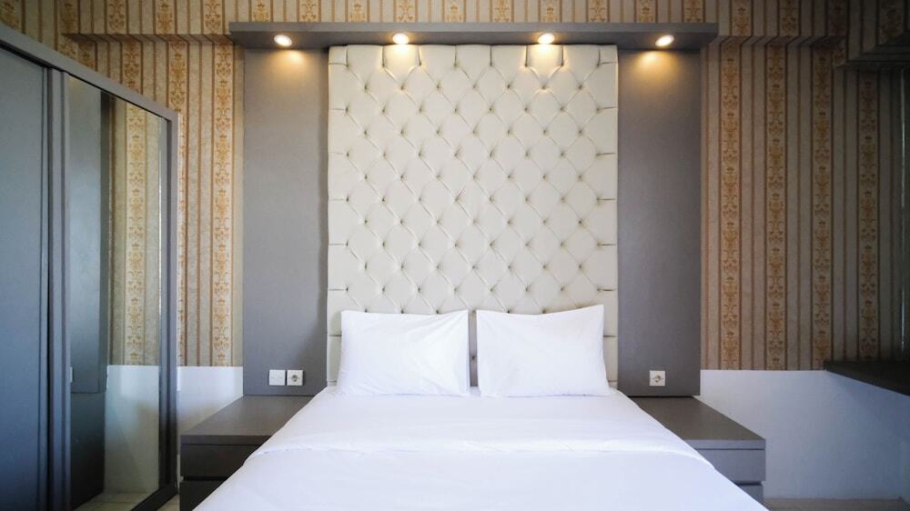 Сурабая: Best Choice And Homey Studio At Bale Hinggil Apartment