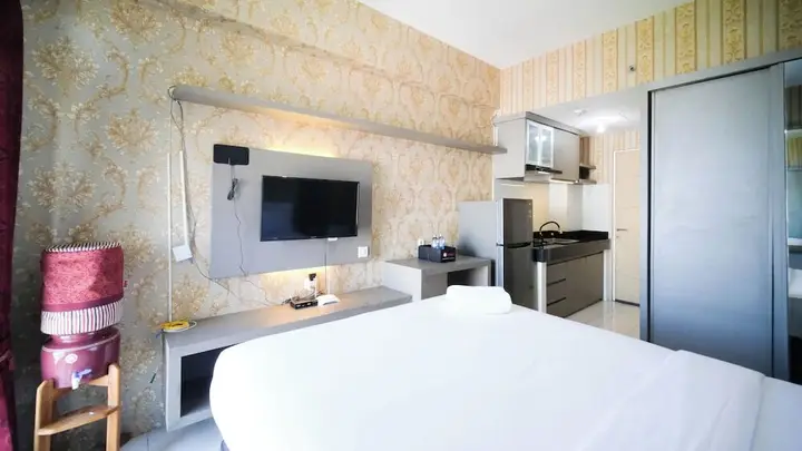 Сурабая: Best Choice And Homey Studio At Bale Hinggil Apartment
