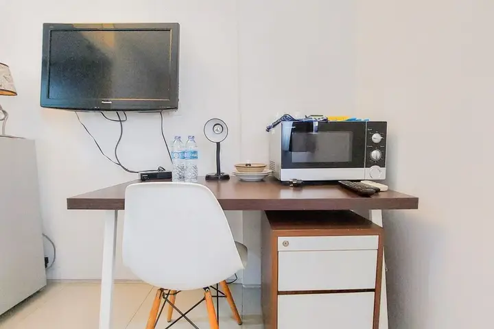 Legok: Minimalist And Warm Studio Room (No Kitchen) Kubikahomy Apartment