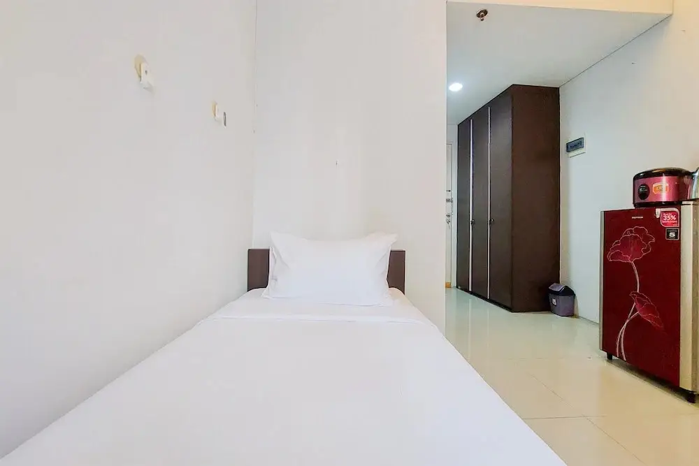 Legok: Minimalist And Warm Studio Room (No Kitchen) Kubikahomy Apartment