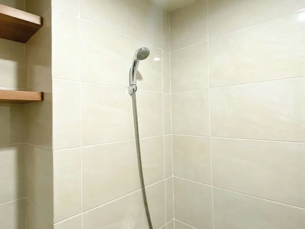 Чикаранг: Minimalist And Homey Studio Apartment At Mustika Golf Residence