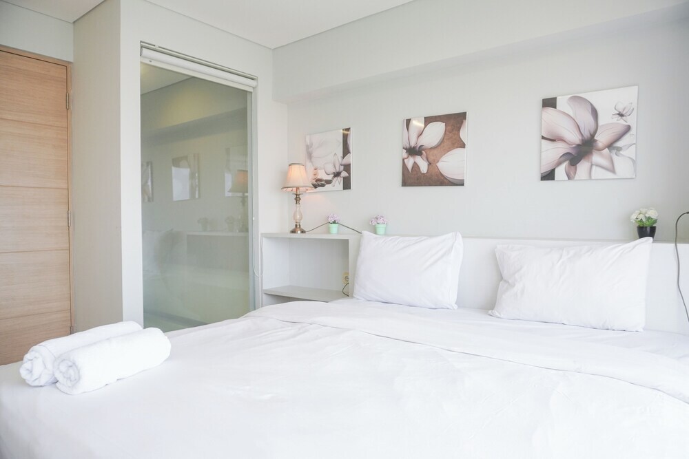 Джакарта: Comfy And Spacious 2Br Loft Apartment Maqna Residence