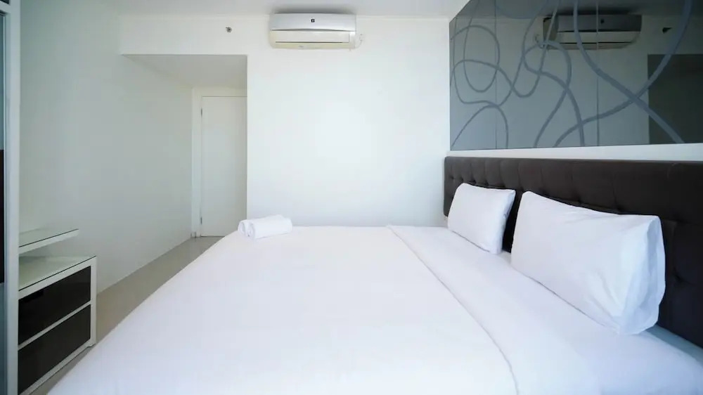 Сурабая: Spacious And Homey 2Br At The Via And The Vue Apartment