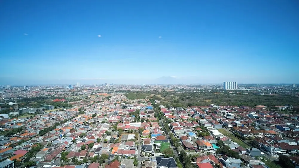 Сурабая: Spacious And Homey 2Br At The Via And The Vue Apartment