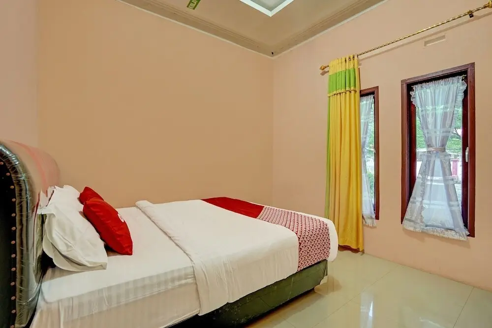 Паякумбух: OYO 92464 Efniati Homestay Syariah