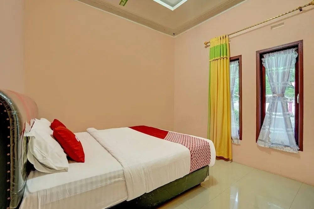 Паякумбух: OYO 92464 Efniati Homestay Syariah
