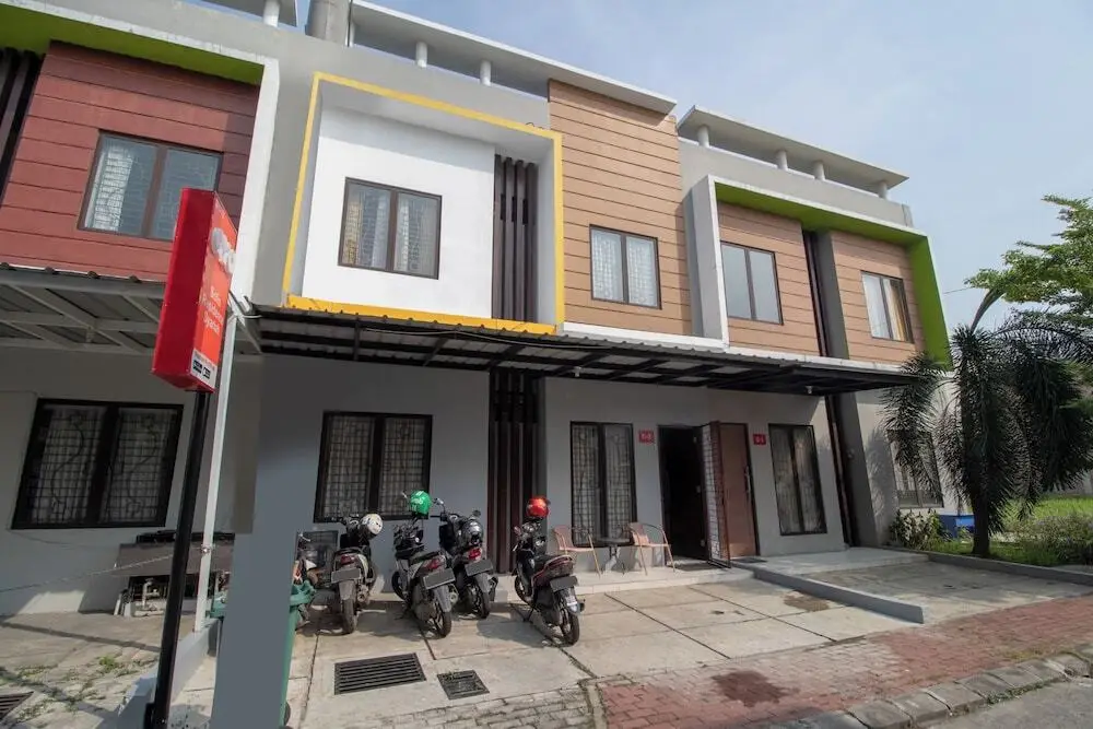 Караванг: OYO 3253 Sofia Residence