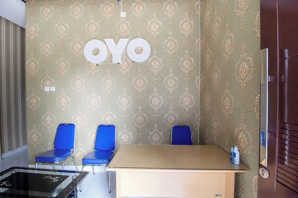 Караванг: OYO 3253 Sofia Residence