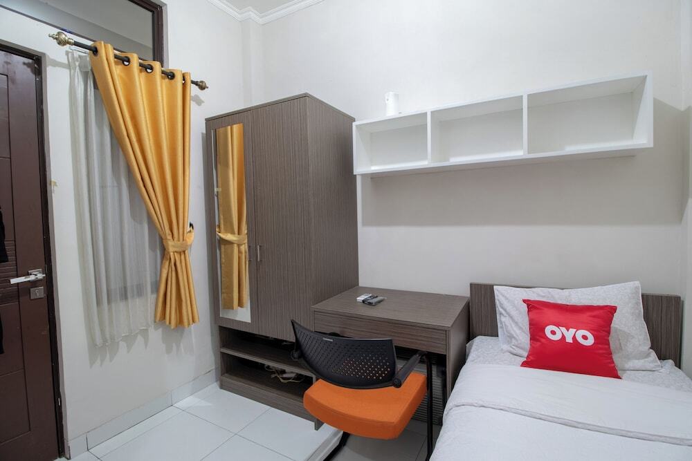 Караванг: OYO 3253 Sofia Residence