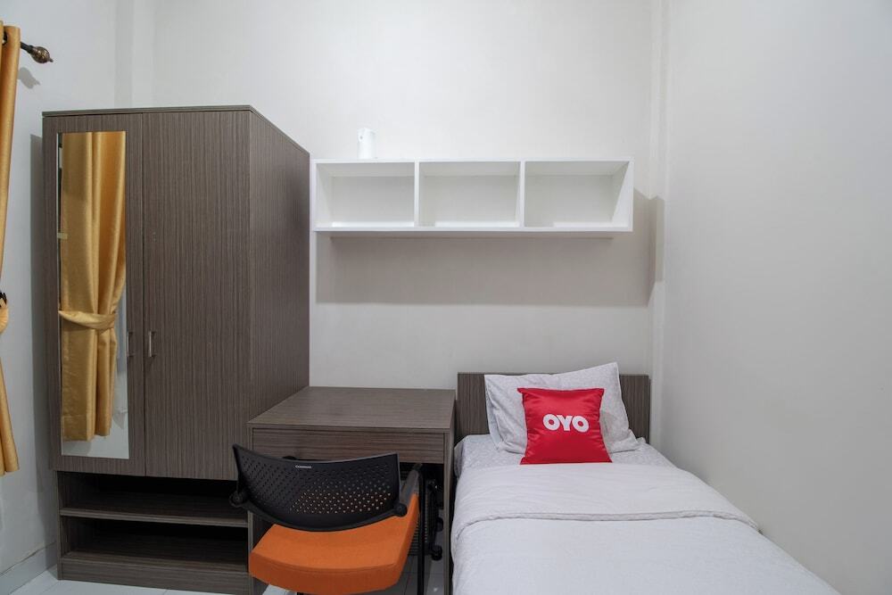 Караванг: OYO 3253 Sofia Residence