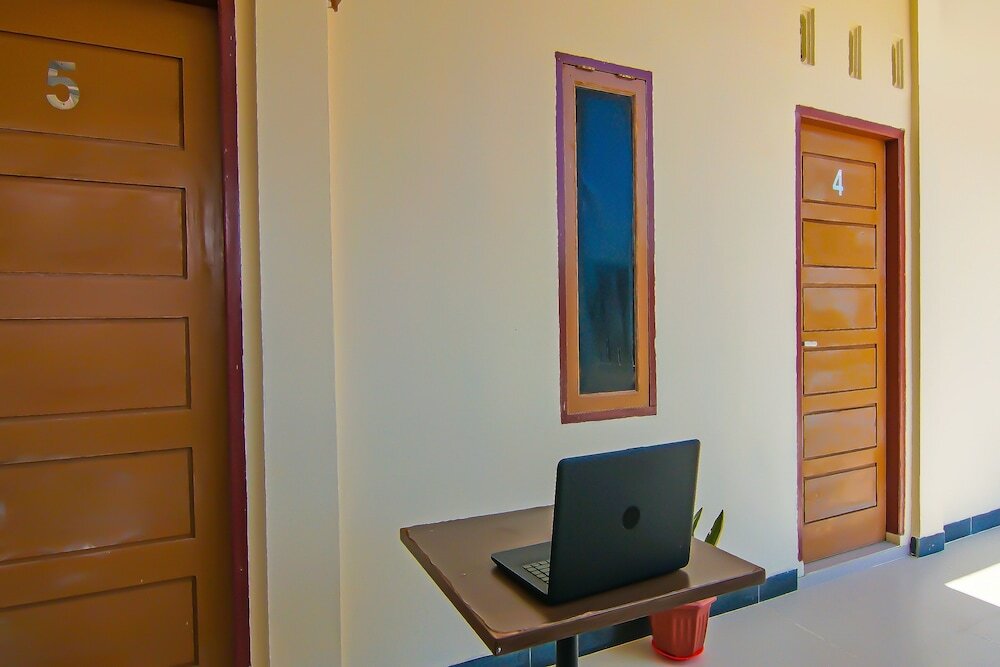 Пеканбару: SPOT ON 92570 Putri Guest House Syariah Near SPBU Rimbo Panjang