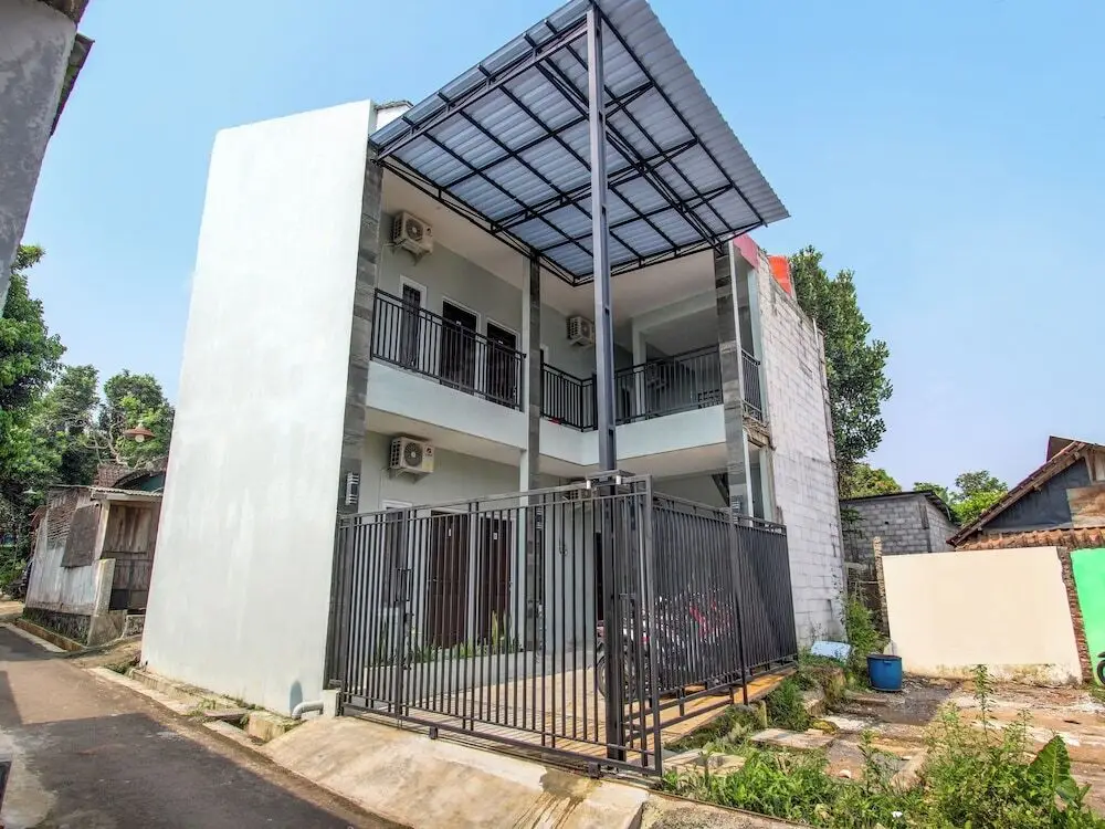 Семаранг: OYO 92477 Anugrah Kostel Syariah