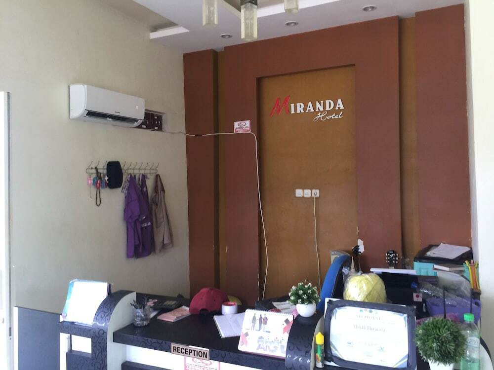 Гресик: OYO 92907 Miranda Hotel Syariah