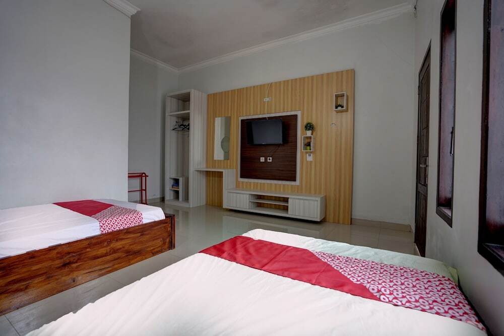 Гресик: OYO 92907 Miranda Hotel Syariah